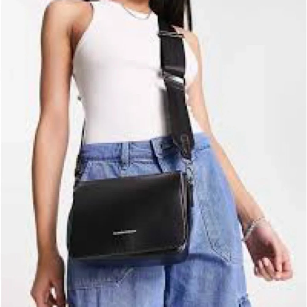 Claudia Casanova Black Crossbody Bag - Picture 1 of 14